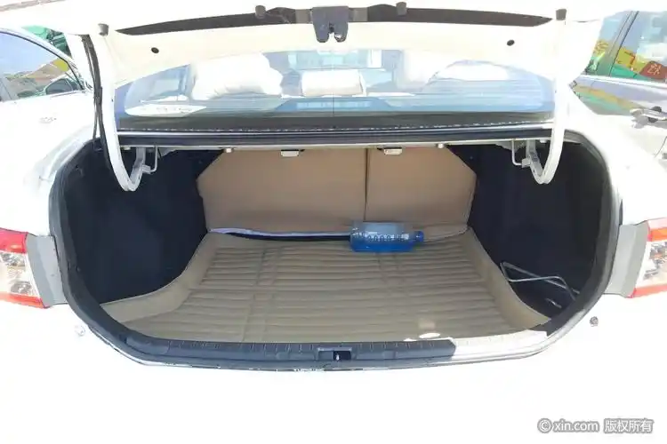 丰田卡罗拉后备箱