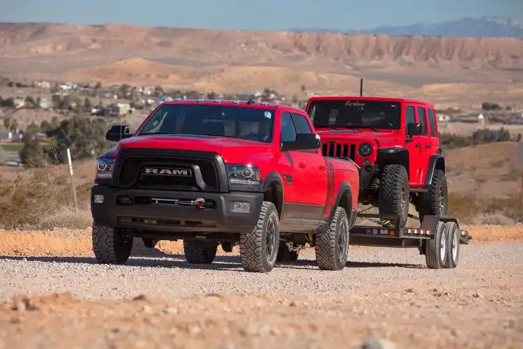 道奇公羊ram1500旗下最年轻的一款皮卡叛逆者与猛禽和坦途trd