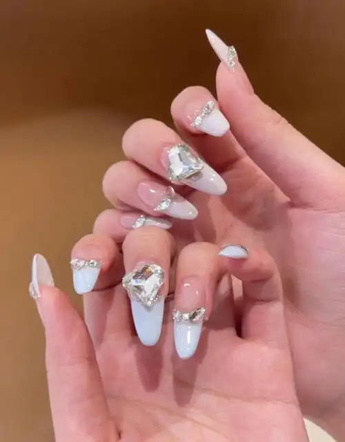 春日美甲法式鸳鸯美甲施华洛钻附细节