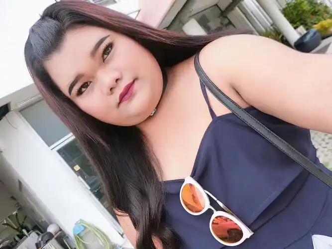 (图/取自快乐宝拉脸书) 渐层眉型:留著一头黑发