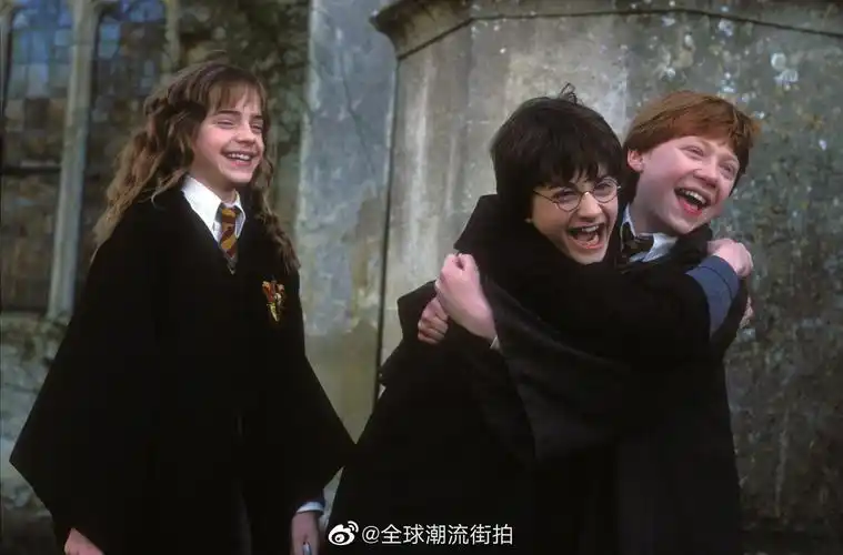 赫敏和哈利,赫敏和罗恩,赫敏和马尔福,你都站过什么经典cp_高清图集