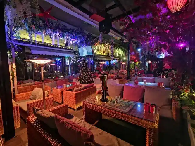 2023九眼桥酒吧街美食餐厅,成都生活的慢节奏早有耳闻,.