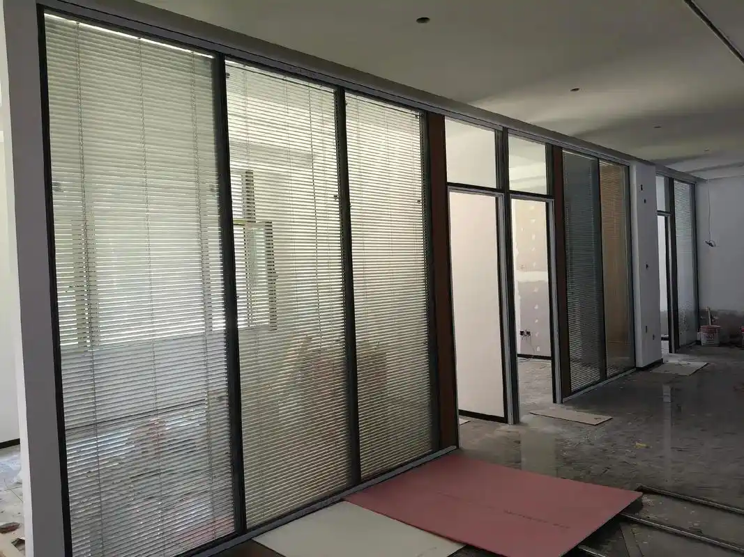 办公玻璃百叶隔断 铝型材电动感应门 肯德基天地轴