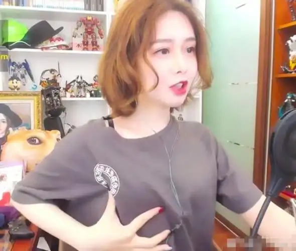 轩墨宝宝变开放开播上演香肩杀网友女装还是最服王小歪