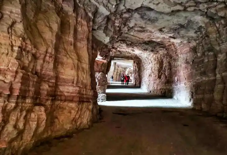 郭亮洞——被称为"世界最险要十条路之一","全球最奇特18条公路"之一