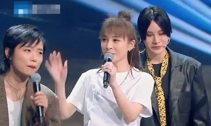 原创原创王牌搞重聚情怀许飞边拿钱边拆台尚雯婕惊喜变惊吓