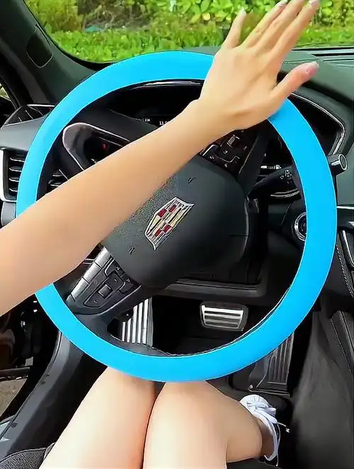 江苏女子晒单手打方向盘视频被网友纷纷评论是车配置好