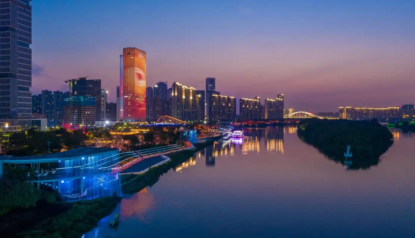 中国市长访谈录|对话佛山市长白涛:坚持制造业当家,让民企"敢闯"