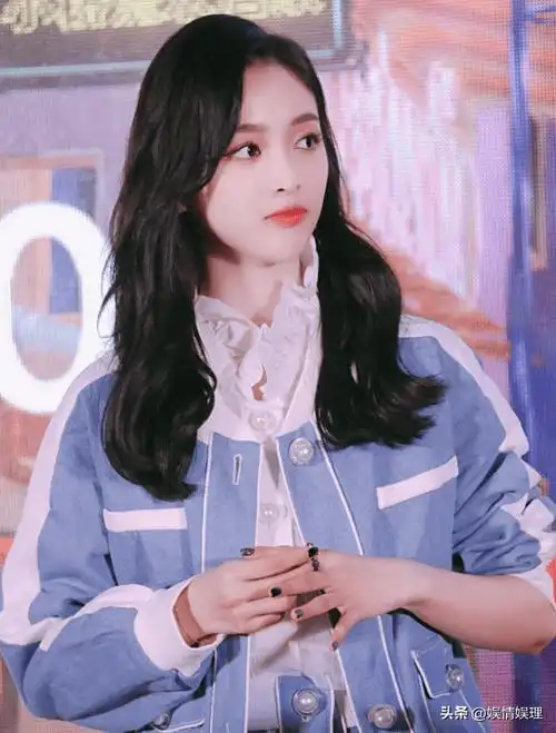 这2位明星不识字,没文化,凭什么还有无数人追捧_王一博_吴宣_偶像