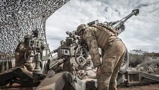 m7777超轻型榴弹炮是美军重要的基层支援火力