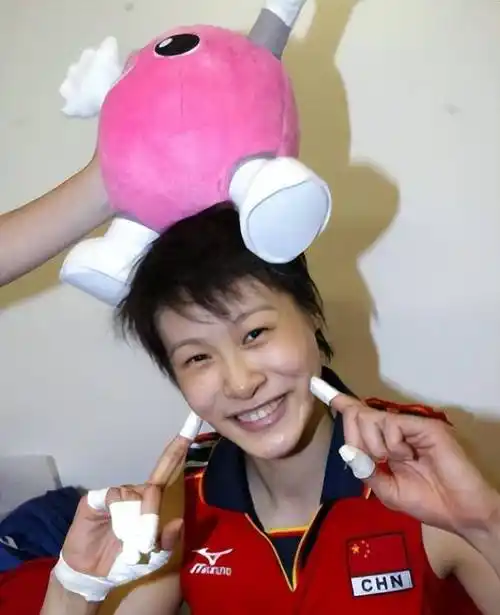 受伤后不到一周,赵蕊蕊梦见中国女排夺得奥运会金牌,醒来却因伤痛心烦