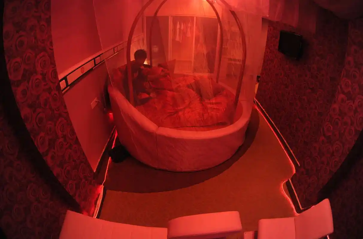 酒店藏针孔摄像头偷拍大量情侣视频  我看刑,近期,小姚跟女友入住洛阳