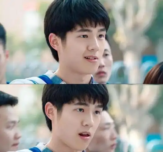 而刘昊然的相貌,从小时候的可爱到长大后的帅气,可以说是一路成长.