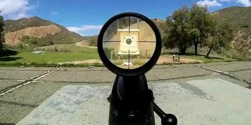 从狙击枪的瞄准镜中看千米以外景物会是什么效果画面太震撼