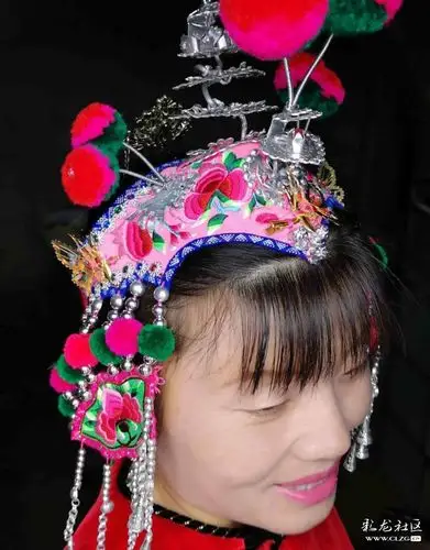 漂亮别致的白族服饰一一勒帽