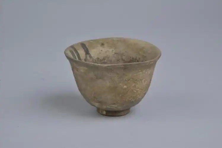 唐邛窑青瓷褐彩杯