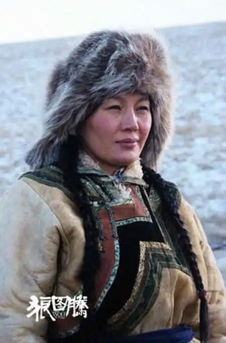 有时也翻译为安赫赫尼玛.人物简介昂和妮玛,蒙古国女演员.