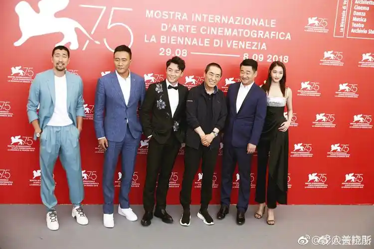 《影》首映红毯,张艺谋携郑恺,王千源,胡军,王景春,关晓彤亮相