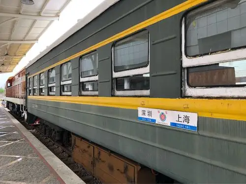 绿皮火车,铁轨,老站台