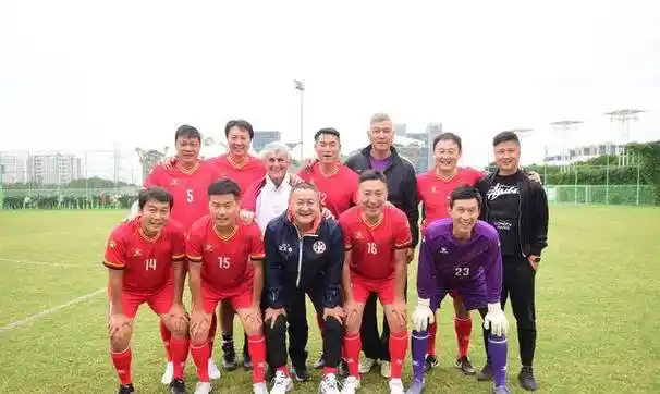 马明宇昔日的搭档魏群,姚夏等纷纷到场送上祝福.