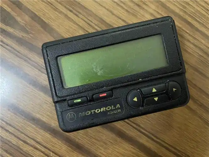 怀旧bb机收藏摩托罗拉汉显数字寻呼机传呼机call机影视道具拷机bp 大