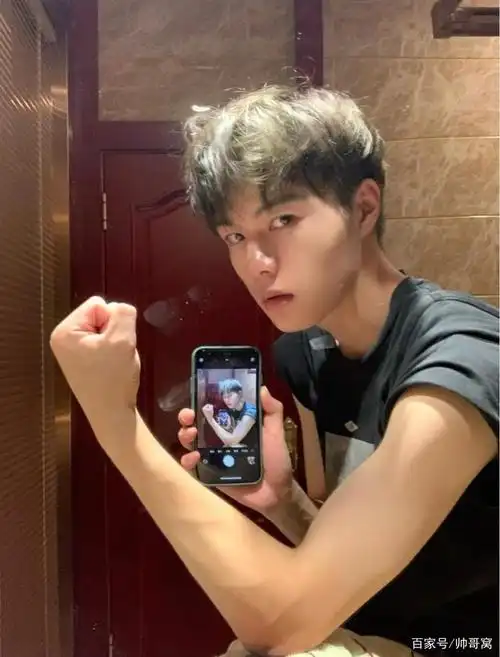 组图:青春文艺小奶狗,颜值可以逆袭一线男星,精瘦身材显气质!