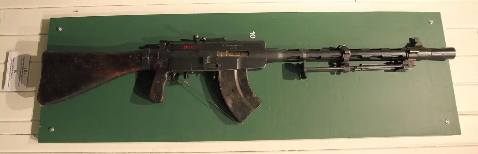 轻机枪凭借着拉赫蒂设计的这些枪械,芬兰在苏芬战争中抵挡住了苏军的