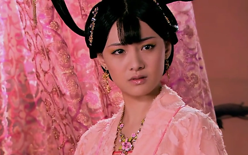 郑爽在《太平公主秘史》中的造型,图2英气逼人,图4惊艳了时光!