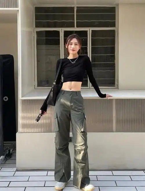 性感又时尚:重庆街头露腰装成就你的魅力之选