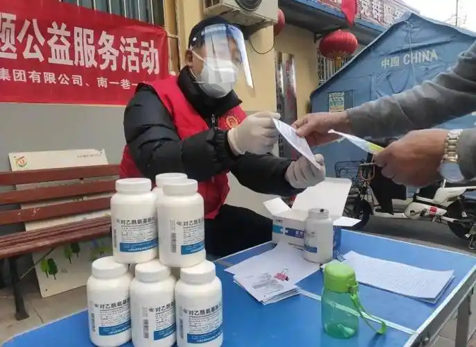 太原市晋源区在小区定点为居民发药