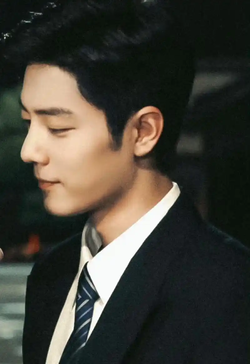 肖战肖春生西装造型截图,肖战的这张脸什么水平?