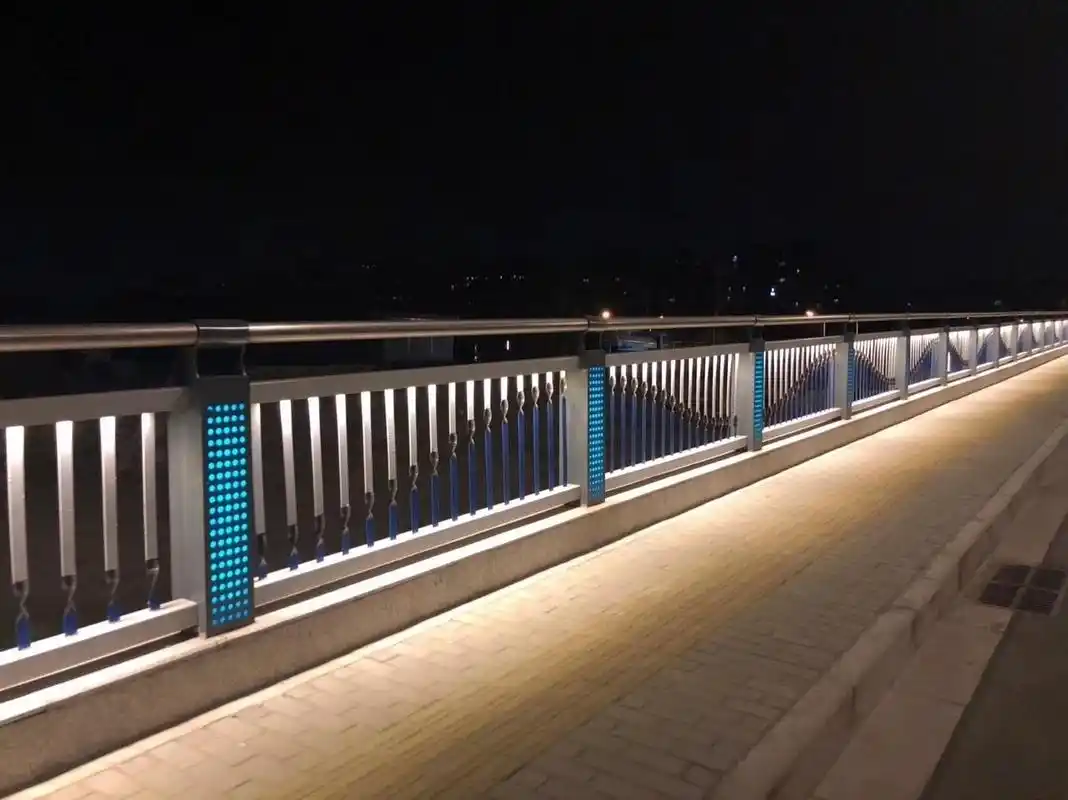 灯光护栏专业生产,灯光护栏制造厂家,灯光护栏的图片,不锈钢护栏立柱