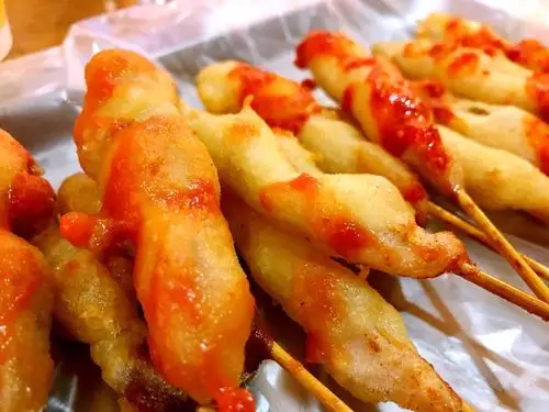 店里大姐特别热情特色的鸡肉小串5元10串面糊酥脆薄薄一层鸡肉嫩嫩的