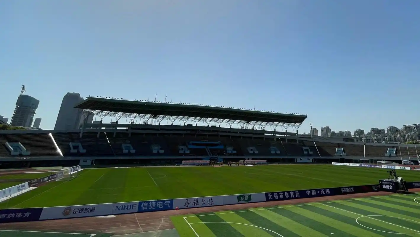 中甲 无锡市新体育中心,无锡吴钩对阵上海嘉定汇龙.