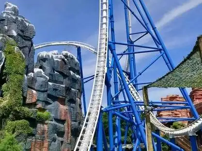 深圳欢乐谷雪域雄鹰过山车是全亚洲最高最快弹射式过山车,135千米每