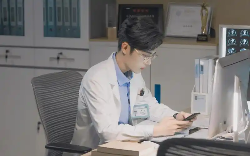 肖战锁屏壁纸肖战