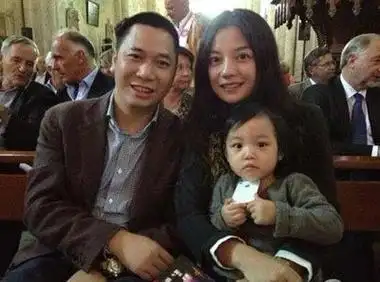 许宗衡和赵薇女儿对比照遗传的力量太强了