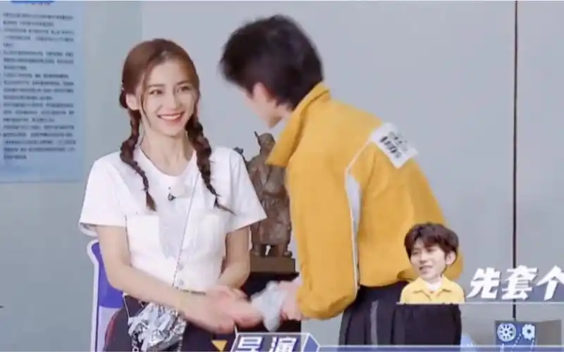 【蔡徐坤×angelababy】summertime(跑男混剪)_哔哩哔哩 (゜-゜)つロ