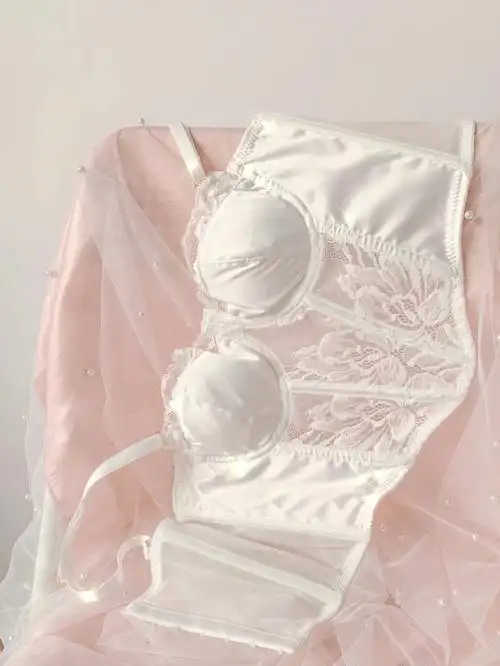 的是美丽和性感的代表~95⑦根软鱼骨勾勒出曼妙的曲线~又束腰又聚拢