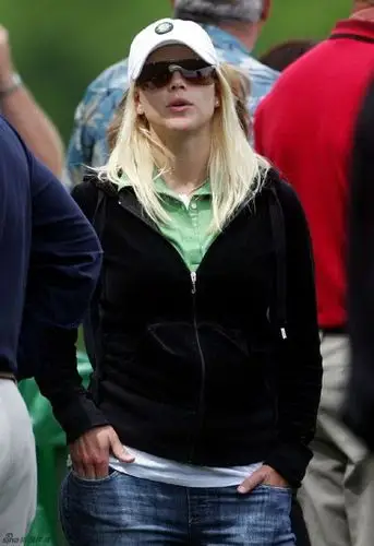 艾琳在瑞典度过31岁生日努力走出与伍兹婚姻阴影