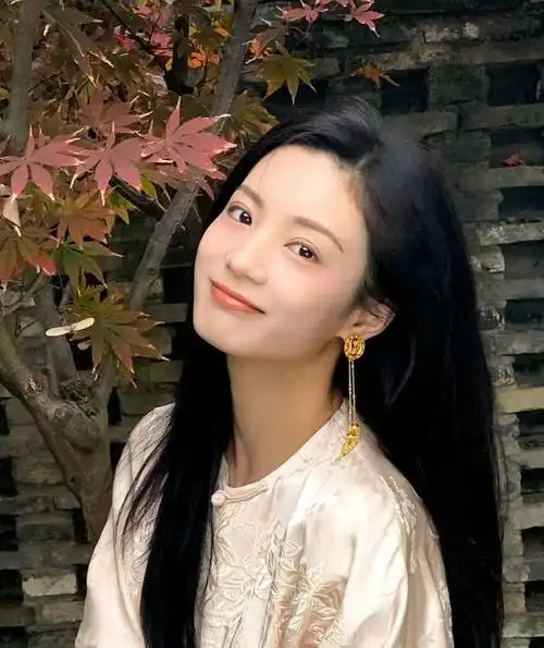 端庄又大气温柔又自由这4位女星自带文艺气质就像清爽的风