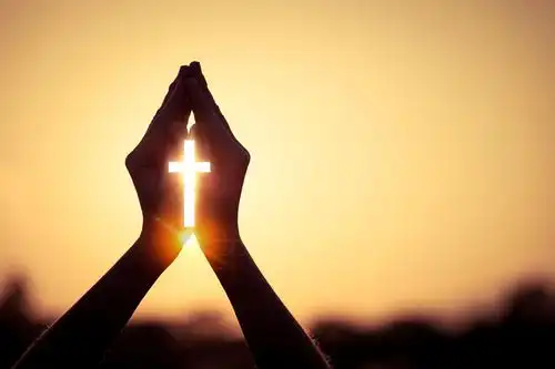 双手合十双佛教中代表什么意义?