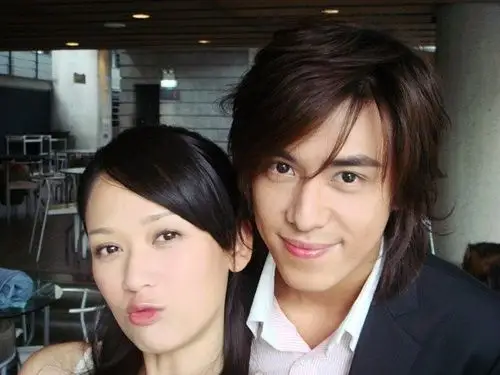 楼主最早对陈楚河有印象是n年前《命中注定我爱你》的时候  他演dylen