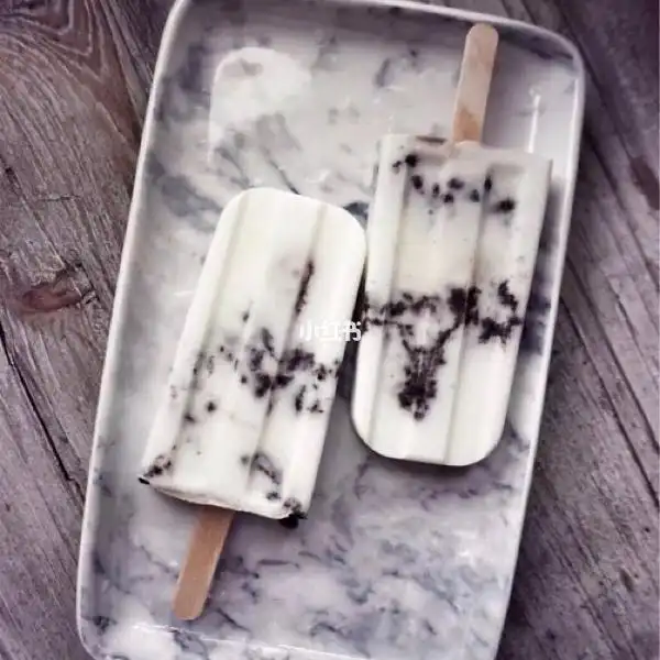 黑白相间的奥利奥酸奶冰棍 简单快手,热量低!好吃!