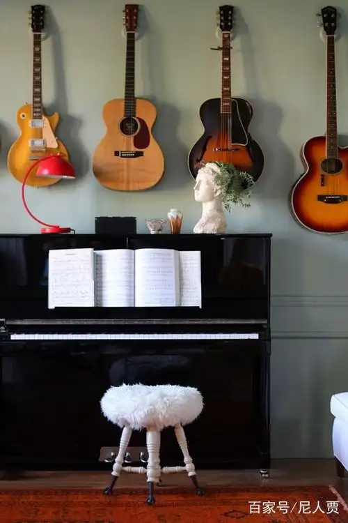 如何把吉他优雅的挂在墙上?