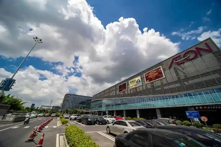 商业:永旺梦乐城举步即达,世茂广场,星湖城市广场(建设中),星湖101