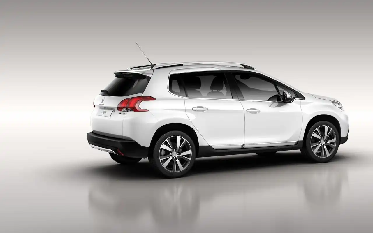 2014款标致2008银白车身桌面壁纸