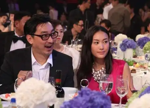 她因一"脱"出名,与华谊时尚执行董事赵磊离婚后,二嫁给陈冠希