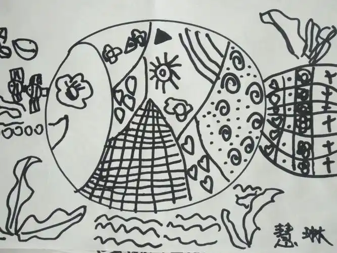 小天使幼儿园美术班线条画《大鱼》