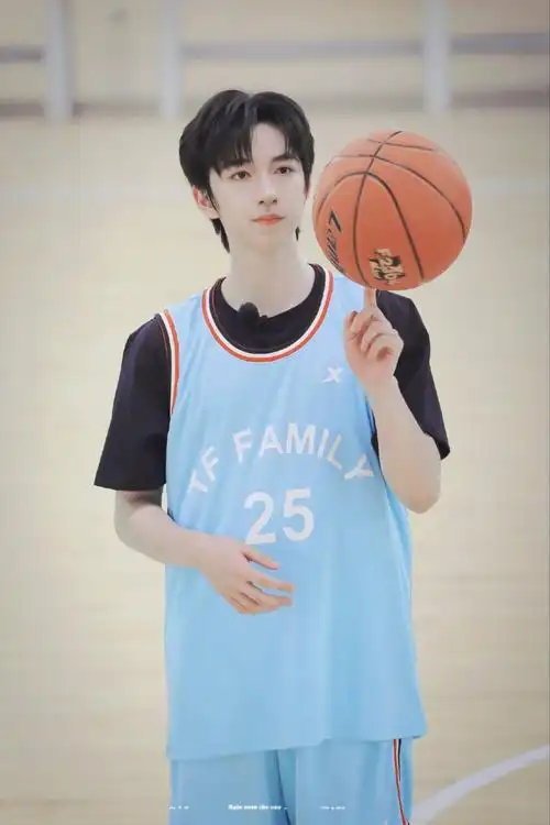 贺峻霖的图片啦